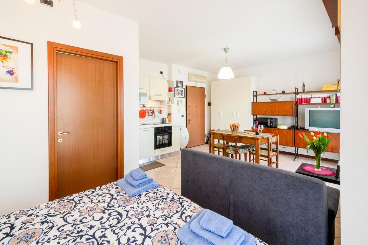 Parma Fiere Studio Con Parcheggio E Balcone Apartment Exterior foto