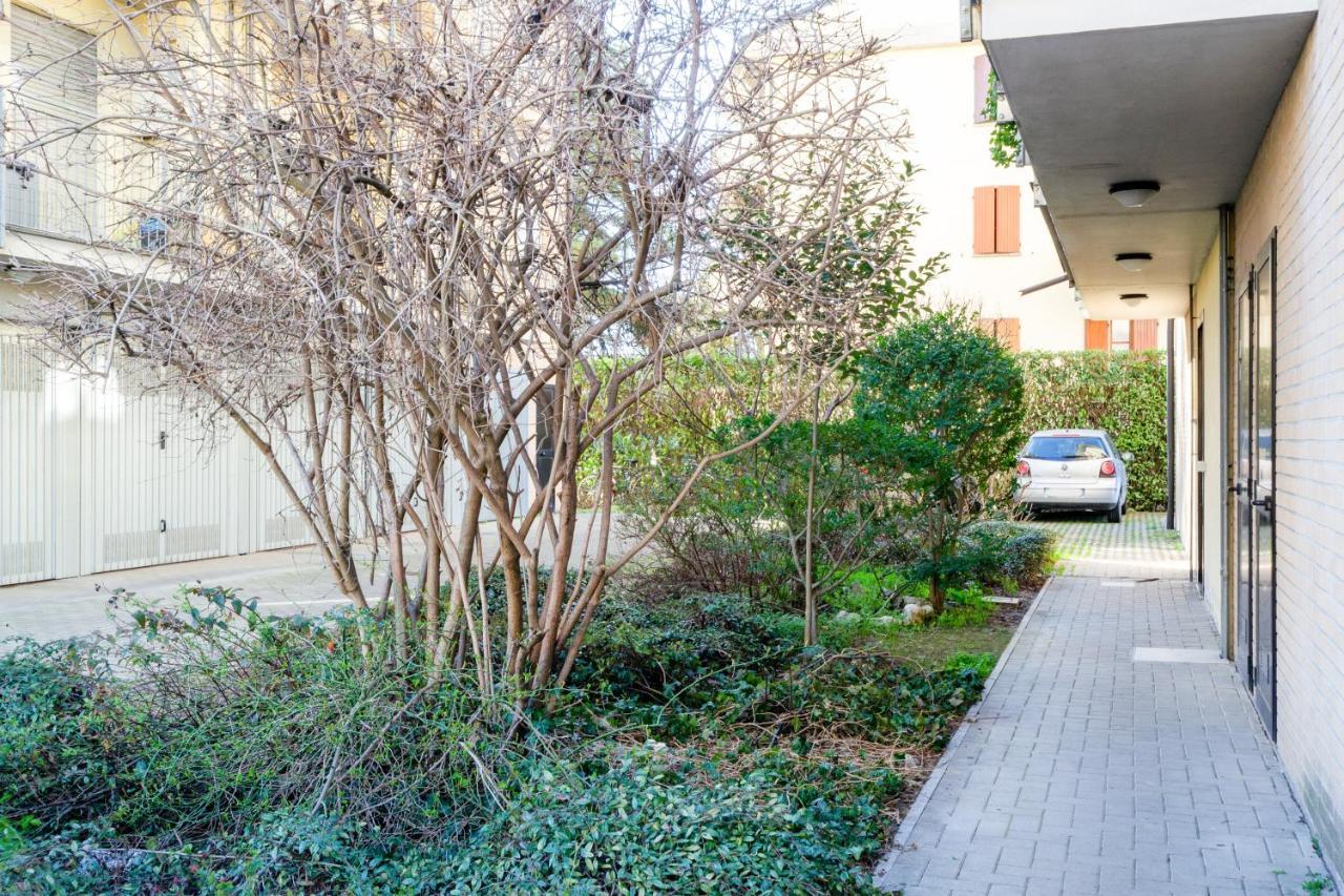 Parma Fiere Studio Con Parcheggio E Balcone Apartment Exterior foto